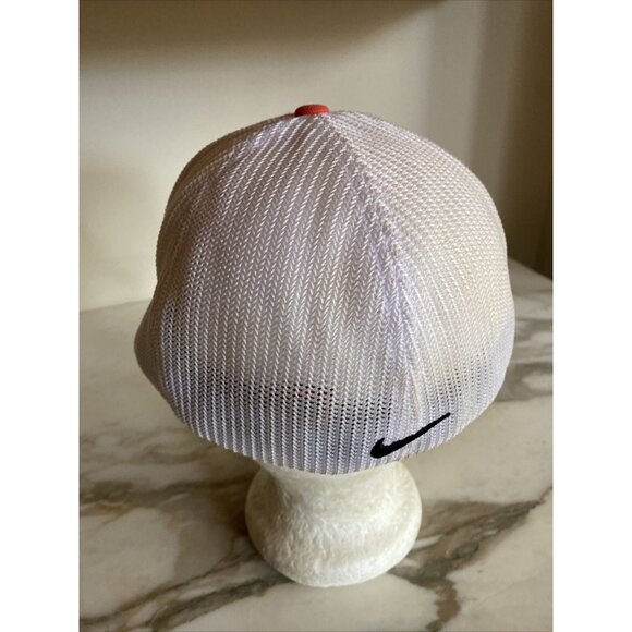 Nike Dorchester C.C. Red & White Mesh Golf Cap With Embroidered Logo - Picture 4 of 8